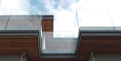 Szklana balustrada na balkon lub taras.